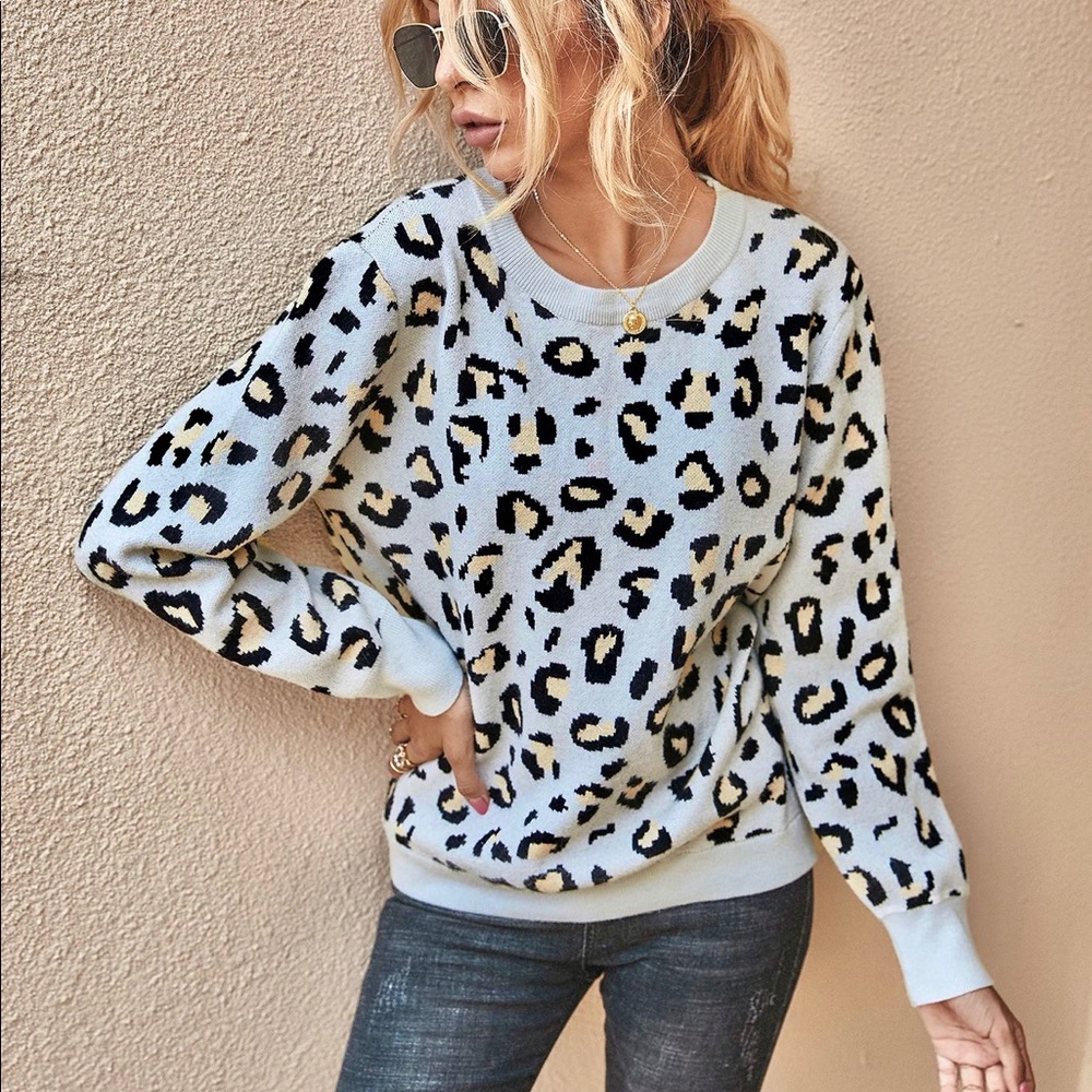 🆕Leopard Print Backless Sweater Light Gray - Picture 7 of 7